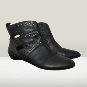No. 704b Dana Ankle Boots Flat Black Cut-Out/Stud Trim Leather
